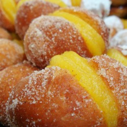 Bolas de Berlim com Canela