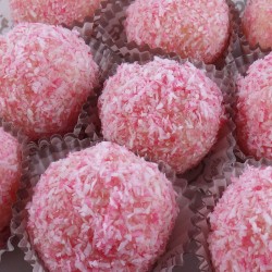 Brigadeiros de Côco Rosa...