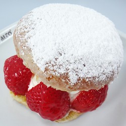 Bola de Berlim de Morangos...